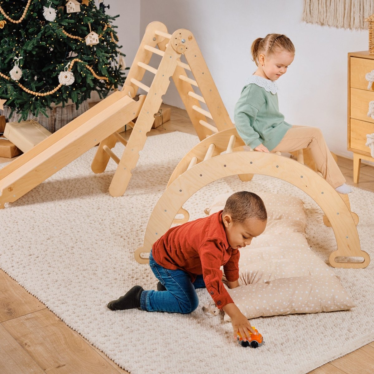 Conjunto de estructura de escalada Montessori 4 en 1: Triángulo de escalada con tobogán, arco de escalada con cojín, para niños de 1 a 7 años, color beige