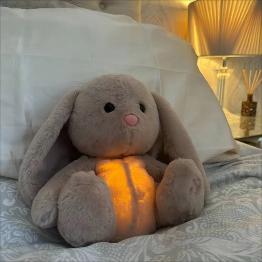 Conejito de peluche que respira con calma