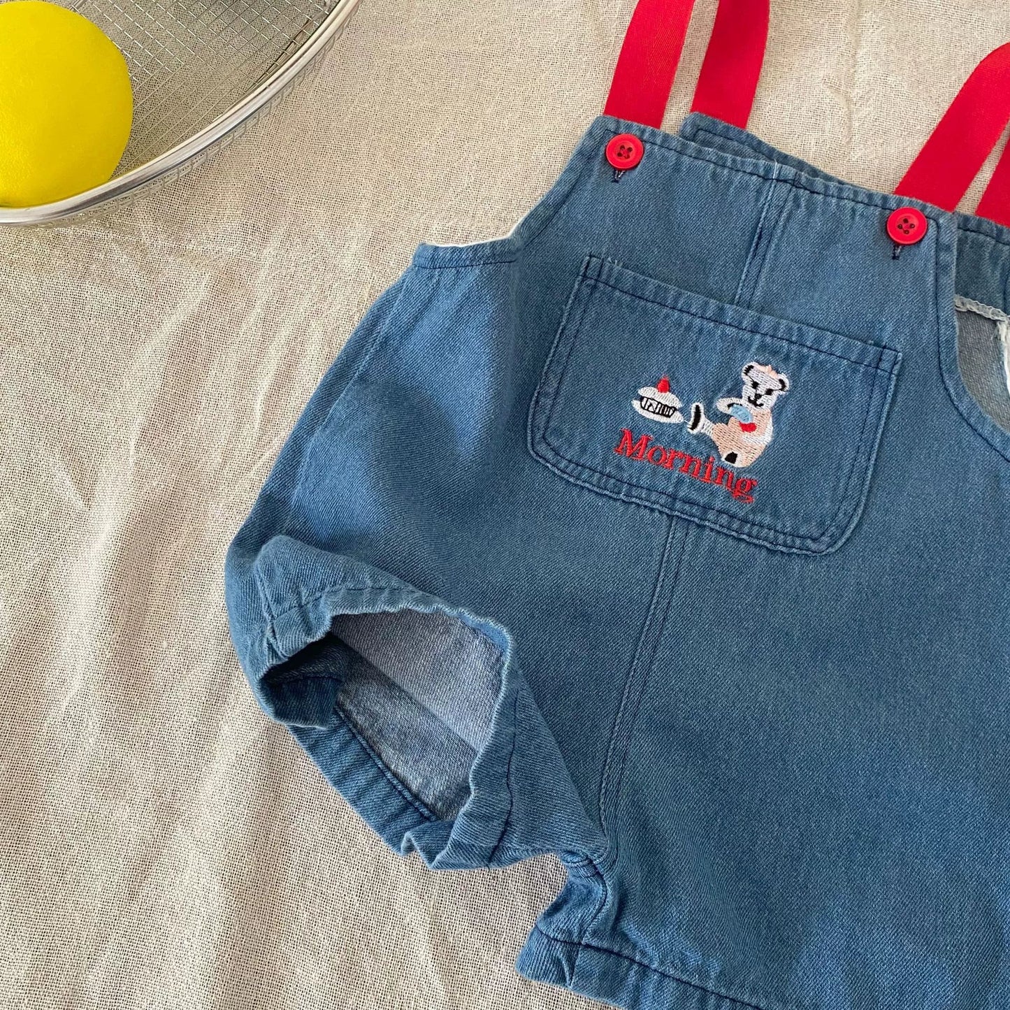 Mono de mezclilla sin mangas con tirantes y bordado de dibujos animados unisex para bebé, recién llegado en verano