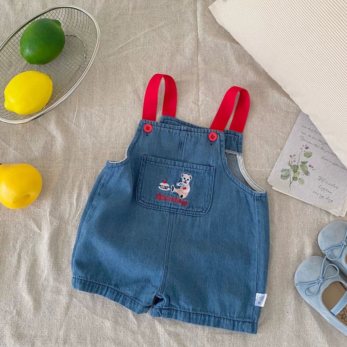 Mono de mezclilla sin mangas con tirantes y bordado de dibujos animados unisex para bebé, recién llegado en verano